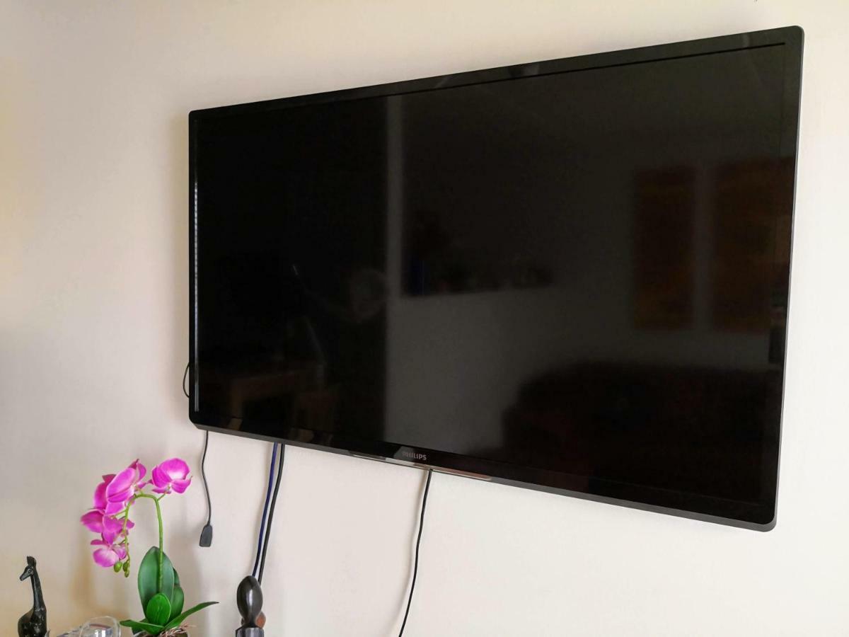 Fully Furnished *